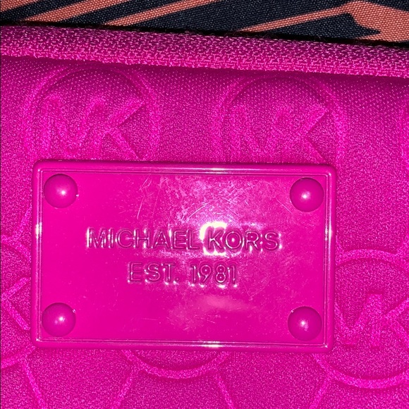 Michael Kors wrist wallet - Picture 3 of 5